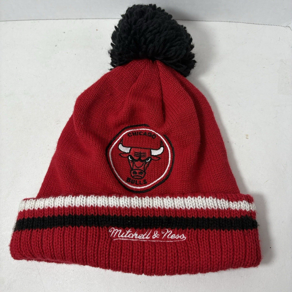 Mitchell & Ness Chicago Bulls Winter Hat Beanie Adult One Size Knit Pom Logo G1